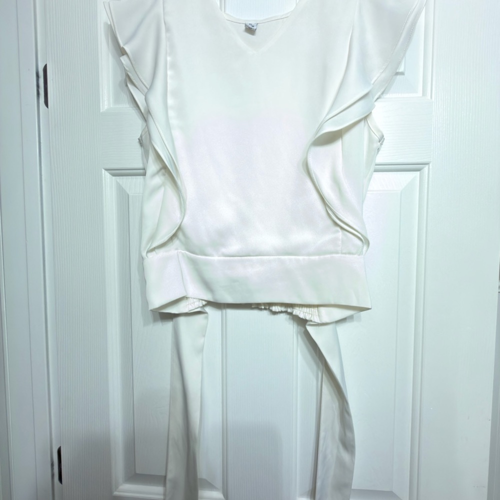Chic White Ruffle Accent Blouse - Picture 5 of 6